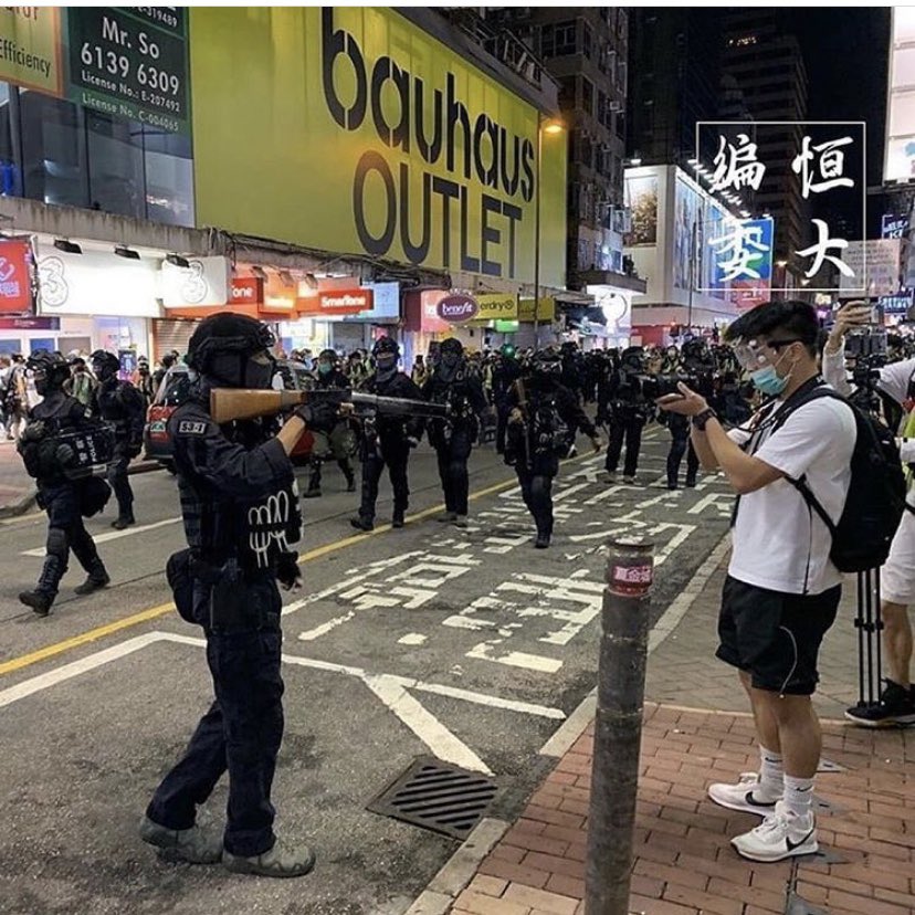 @IFEX @HongKongFP @rthk_enews @USPhongkong While the police management claimed that they were always tolerable to media, we saw they pointing weapons parallel to journalists.
