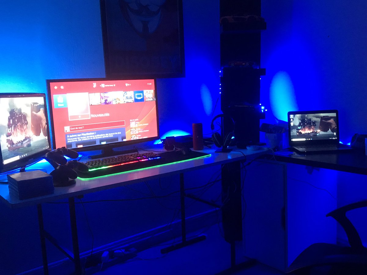 nathanl45033921's tweet photo. @RomainLanery Ps4 relié à ma télé Samsung ,
Mon écran de pc est relié a mon pc portable acer sur la droite ,
J’ai un c/s et caque the g-lab, un micro vient d’être rajouté ,
J’ai des led autour de mon setup ,
#setupconfinement https://t.co/84QxBCHcoc