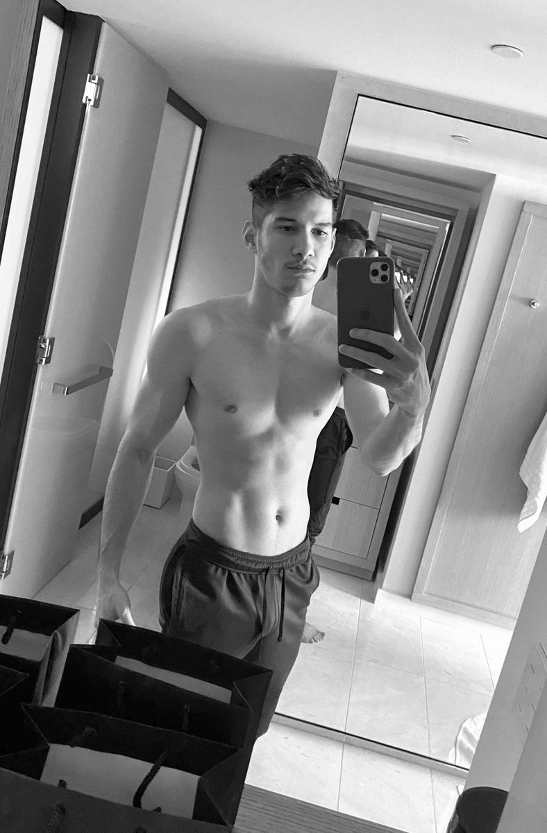 heng3r's tweet photo. What's poppin'? ���🏻 https://t.co/dfPGCyNL3g