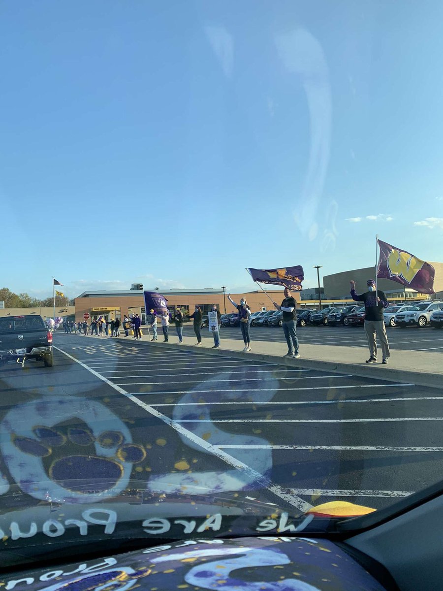 Karrie_Diol's tweet photo. Special people do special things for others. Thank you Wauconda High School teachers and staff for all you have done to make graduation special for the SENIORS. The parade was a lot of fun and made their last day special. Loved everyone cheering the kids! You Rock! https://t.co/QKwq4sOWSP