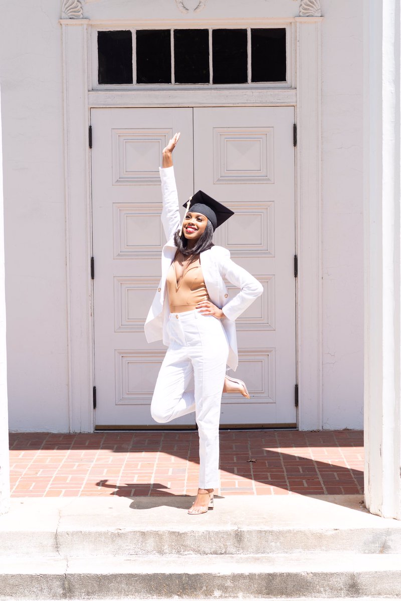LorielRaye's tweet photo. Everyone has an addiction, mine happens to be success 🎓
#UWG #ClassOf2020 https://t.co/6Vy6mPueib