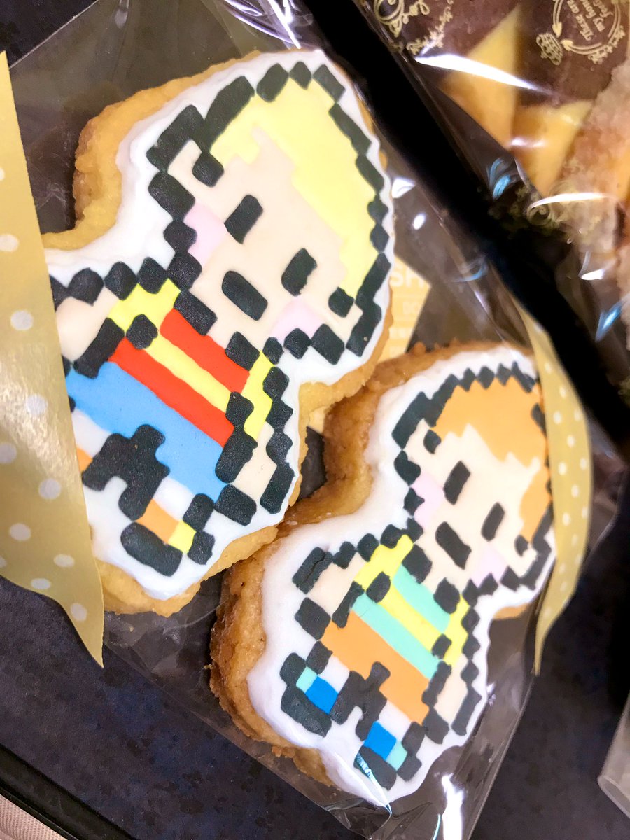 彼女の #MOTHER3 手作りクッキーが届いた…ありがとう…
ツイートで器用さはよく分かってたけど改めて手にとってみて凄さが…！
嫌がりそうだけどアップ写真
ドットの精密さが素晴らしい_:(´ཀ`」 ∠):
食べるのが本当にもったいない…

いっそクラウスはどんな割れ方をして届くか気になってたのは内緒