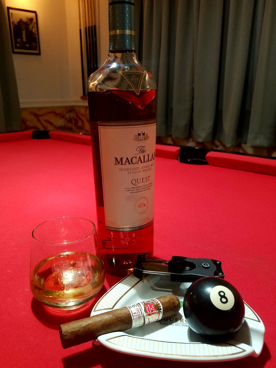 Hoyo de Monterrey Epicure No 2!!! A la salud de todos, espero esté distanciamiento terminé pronto salud a todos