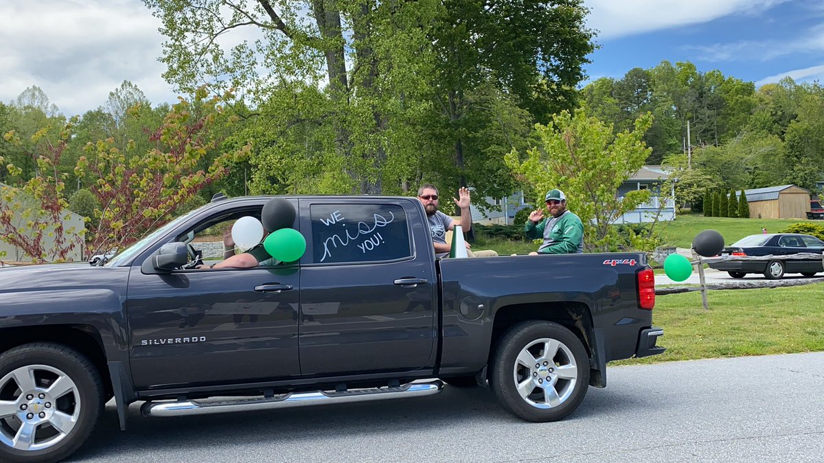 maggie_gilliam's tweet photo. Awesome Eagle Parade! Thanks to Flat Rock Middle teachers, administrators and staff who participated. We Miss Our Students! #frmsvalueseveryone @frmspride #frmspride @HCPSNC https://t.co/Ltwfci3vvG