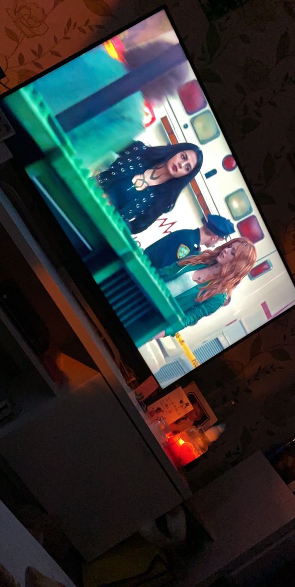 Samiqueen5's tweet photo. What else you goi g to do while in lockdown 😍💜 @Kat_McNamara @EmeraudeToubia @ShadowhuntersTV https://t.co/7Vnjp2jJJQ
