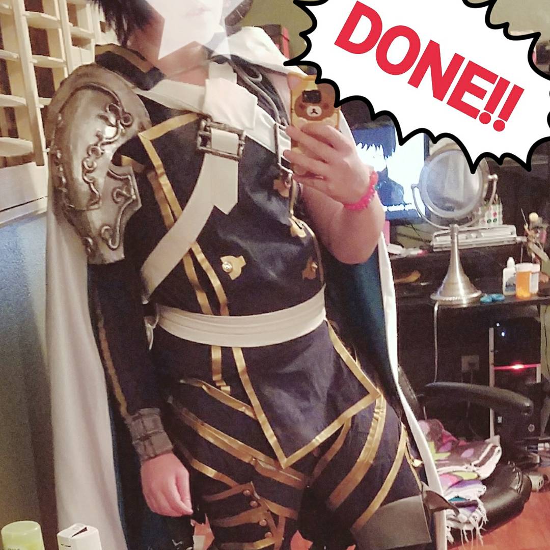 cosplayers please keep telling me your stories and commiserate with me im having a blast also this the costume in question i made it 4 yrs ago in 3 days pls dont bully me (robin is being worn by  @fujin_yumii the armor and robin costume were borrowed from  @NoodleCosplay!)