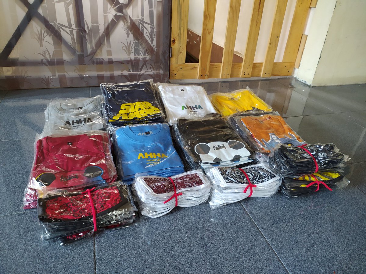 oktivida's tweet photo. Halo,
Mau bantu jualin punya sahabat aku. Dia punya usaha konveksi dan udah 4 bulan ini tidak ada produksi, cuma bisa bikin masker yg udah susah dijual.

Ini ada baju anak sisa stock, size 1-10 thn. Bahan katun combed 30's.

Banting harga di 27rb free masker.

Pls bantu RT 🙂🙏 https://t.co/ZaPcmdJgMt
