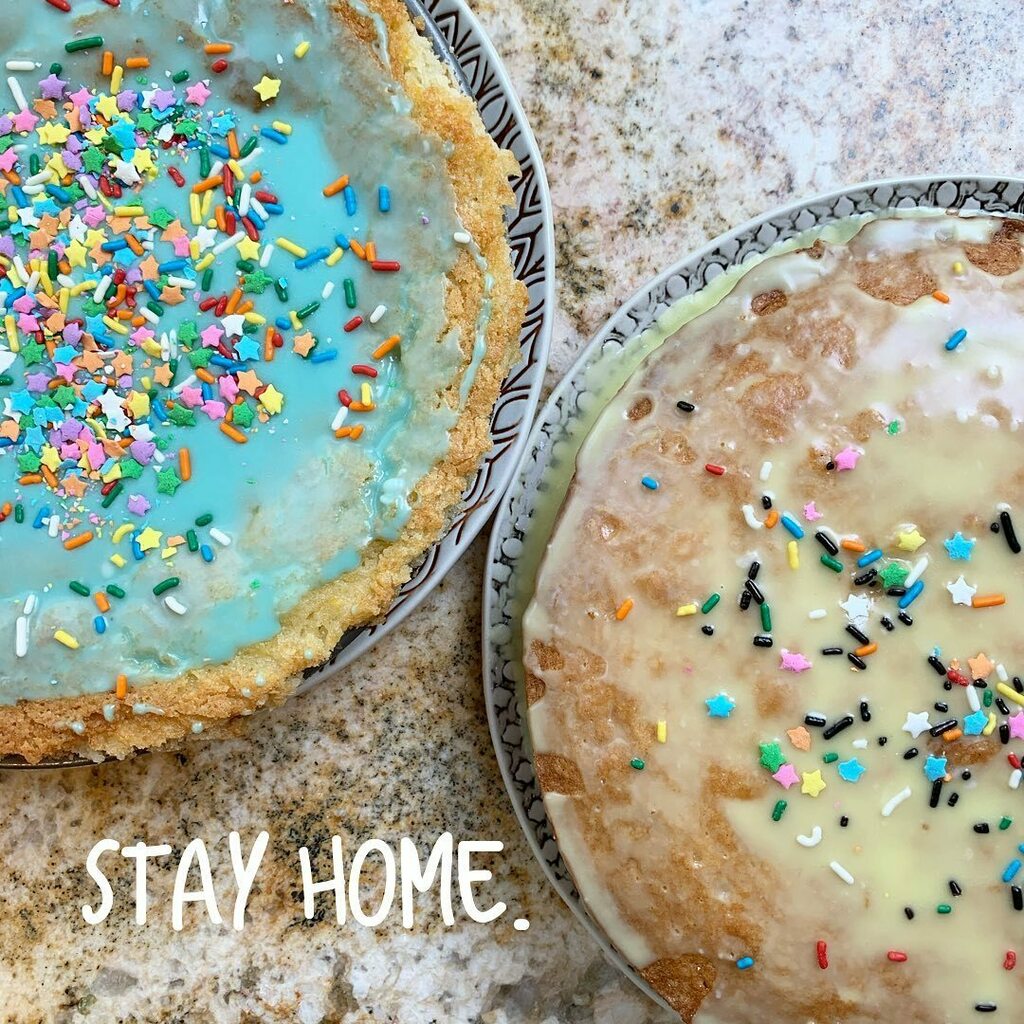 These cakes were 100% made by my kids. As in, they actually made them totally independently in a my-work-here-is-done kind of way. AND they cleaned up!! 🤯 I have no idea how it happened, but somehow I was able access the far reaches of my brain and r… instagr.am/p/CAGcYPThrkj/