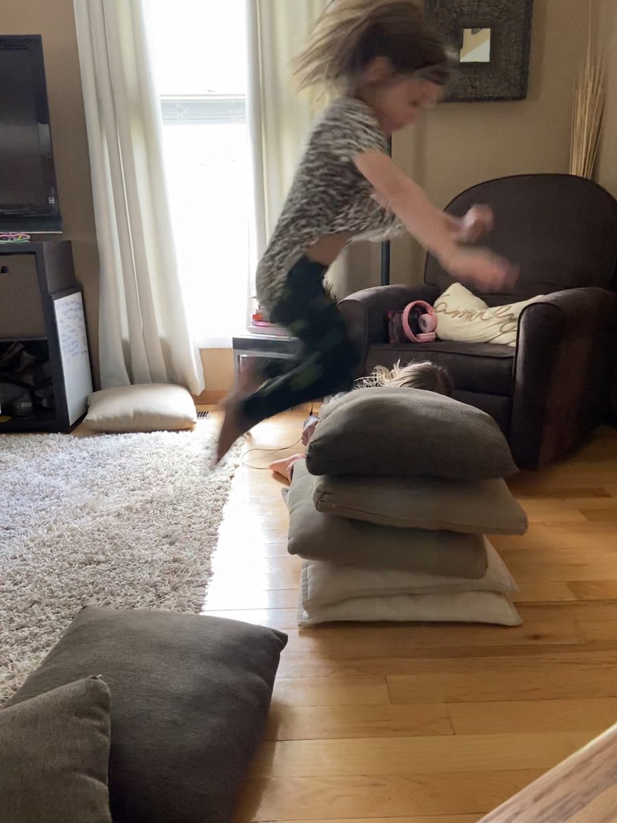 jackie_scholl's tweet photo. Fremont PE.  All 3 Licata kids took the pillow high jump challenge!  #lovetojump #cantkeepkidsdown #pedistancelearning @ESMSpartans @Fremont_ESM @Fremont_ESM @ESMSchoolDist https://t.co/syd6zFgekK