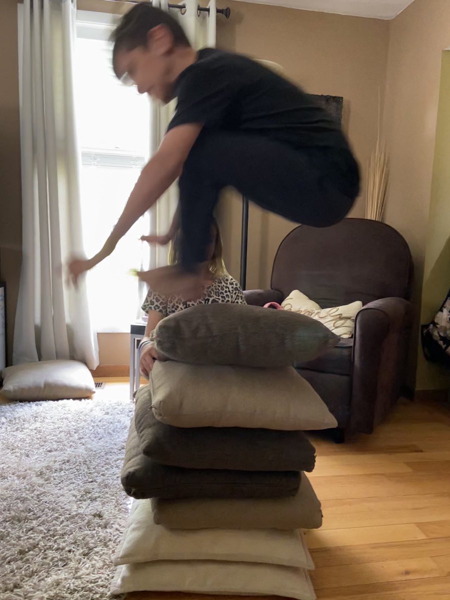 jackie_scholl's tweet photo. Fremont PE.  All 3 Licata kids took the pillow high jump challenge!  #lovetojump #cantkeepkidsdown #pedistancelearning @ESMSpartans @Fremont_ESM @Fremont_ESM @ESMSchoolDist https://t.co/syd6zFgekK