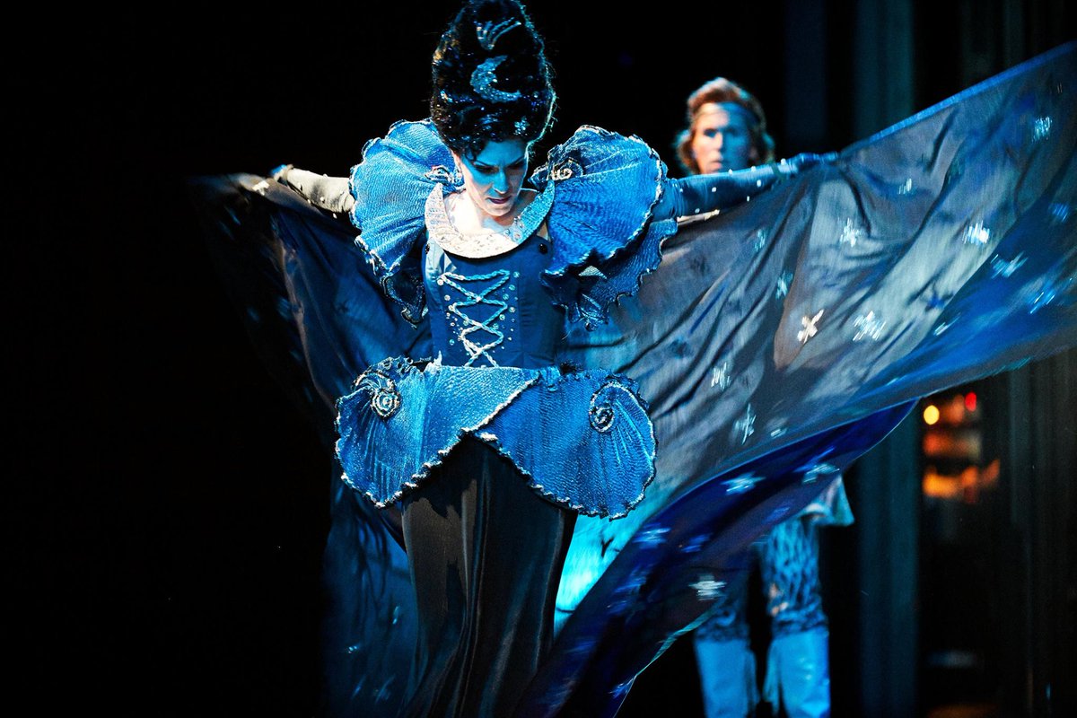 SeattleOpera's tweet photo. This weekend's opera broadcast is The Magic Flute! 💙 Read up on this colorful story and tune in Sat. 10am PDT on 98.1 @KingFM #OperaAtHome #SOconnected  https://t.co/7hpYGPgwvL https://t.co/4dBC3AVvOx