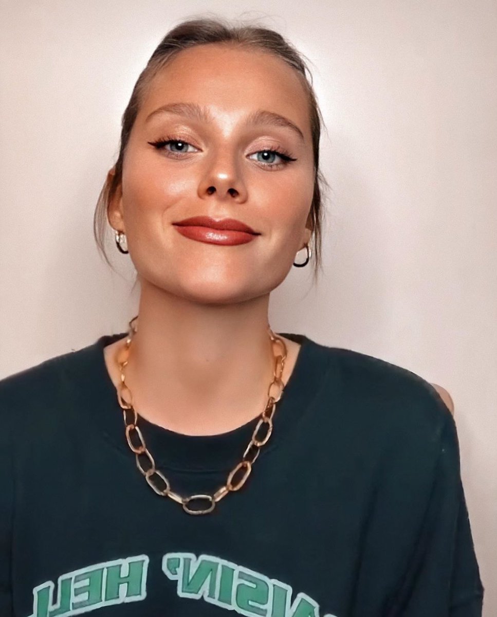 es que esta mujer es arte por donde la mires dios me encuentro enamorada 😍