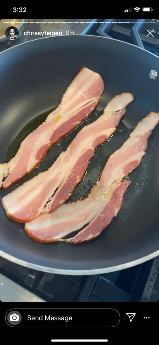 MoniqueZeeDee's tweet photo. This is bacon being pan fried in olive oil. My work here is done. #ontothenextone https://t.co/rI98UUhMAY