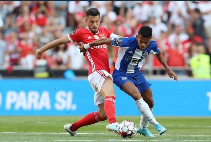 MOMOTHIAM201's tweet photo. OFFICIEL !

Le championnat portugais reprendra le 4 juin prochain.

Porto est premier et possède un petit point d'avance sur Benfica avec 10 journées restantes ! 😍 https://t.co/MUfQkORCqw https://t.co/Qe72ywjAA0