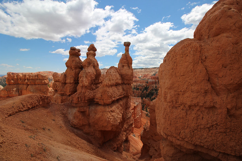 After a side trip to the visitor center to get info about hiking (and a passport stamp!), we had lunch in the lodge and then hiked down to Queens Garden in the canyon (which is not really a canyon, but a natural amphitheater).