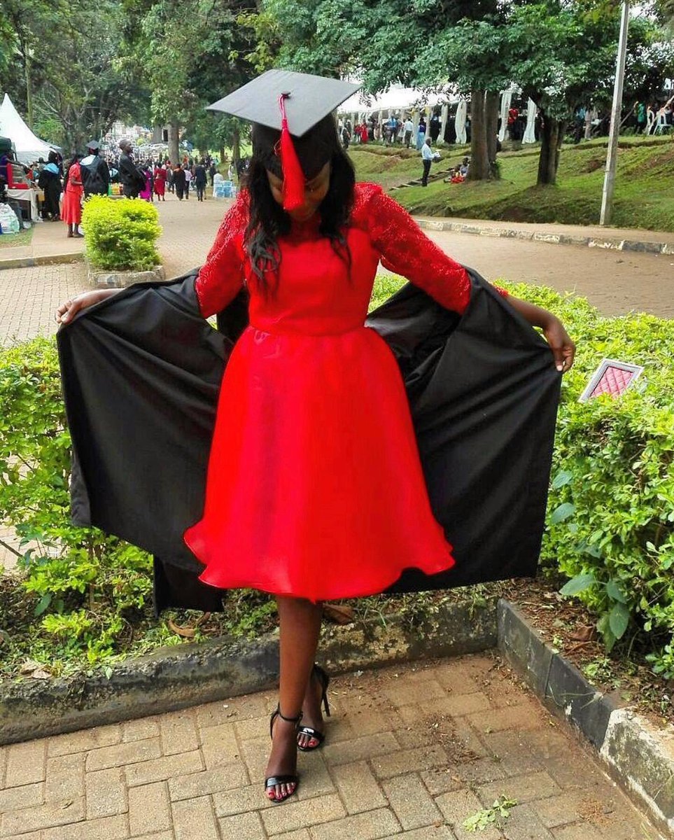 AnnataliaO's tweet photo. The year was 2016. 🎓🎓🎓

#MakerereUniversity
#SchoolofEducation
#SchoolofLanguages https://t.co/f4FHRIzHGc