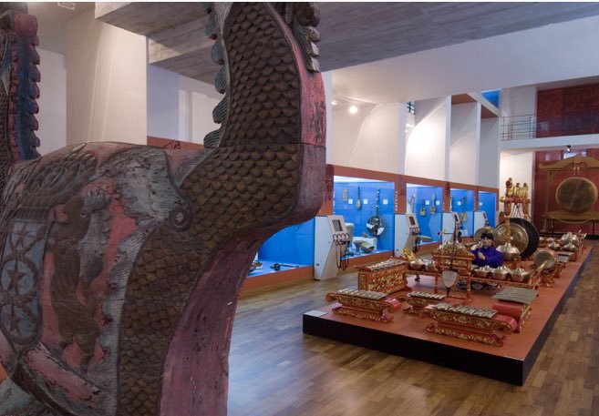 TurismoCaravaca's tweet photo. Este miércoles nueva visita virtual por el gran Museo de la Música Étnica de #Barranda, museo temático que da a conocer  a través de sus instrumentos las músicas del mundo.
➡️12h. en nuestro Facebook

#Caravacasequedaencasa🏠
#ReddeMuseosdeCaravaca https://t.co/x0Klmz4A6M