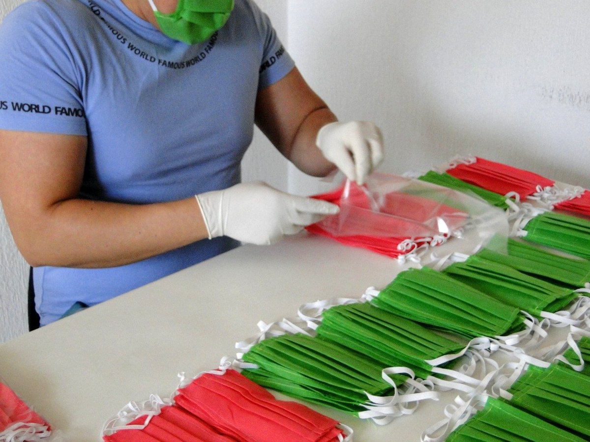 PrisonArt_'s tweet photo. Seguimos trabajando para continuar donando cubrebocas al sector salud, fundaciones y organizaciones civiles que más lo necesiten.
Recuerda quedarte en casa y si sales lleva a cabo los protocolos de seguridad.
#MexicoSolidario #EmergenciaSanitaria #QuedateEnCasa #COVID19mx #CDMX https://t.co/1uvWnsnCMJ