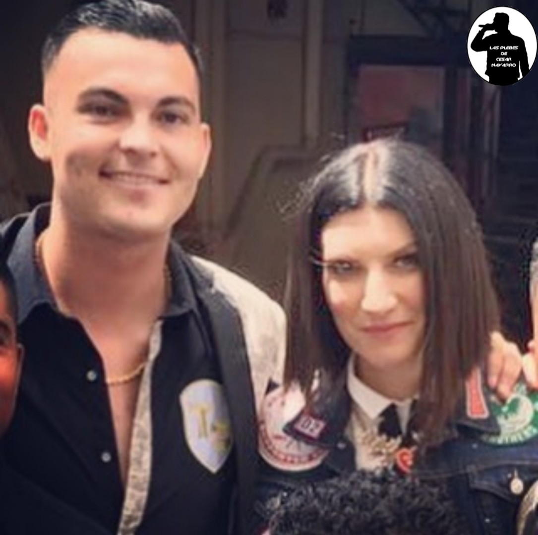 PlebesDeCesar's tweet photo. #MartesConFamososCN La del recuerdo con:📸 @LauraPausini

@cesarnavarroa 🦈
 
#LasPlebesDeCesarNavarro #DeLoBuenoLoMejor #BandaTierraSagrada #Cn #Tiburon https://t.co/nyQ0gMtIoQ