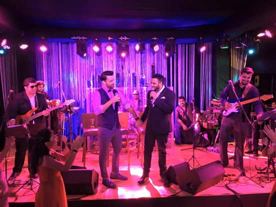 AadeezForum's tweet photo. ---  @iamashking and @itsaadee while sharing stage..... \\

#AshKing Bhai Remember this,

#AtifAslam https://t.co/XPKH5pLR1Q