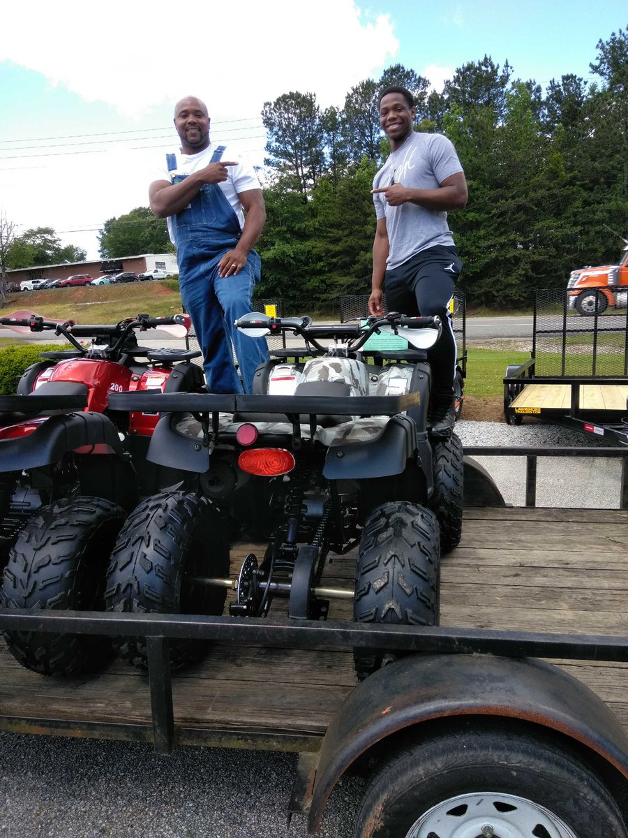 CjDuff40's tweet photo. Pops Got Us 4-wheelers ‼️#GradPresent https://t.co/jcAGCwo7x3