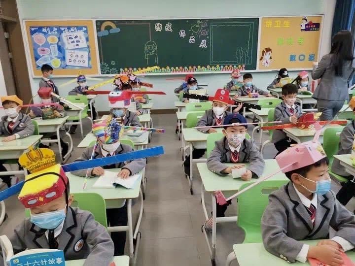 EddyVasquezWao's tweet photo. Así estudian los chiquillos en Wuham; como será nuestra nueva normalidad? https://t.co/iTQUu63F5U