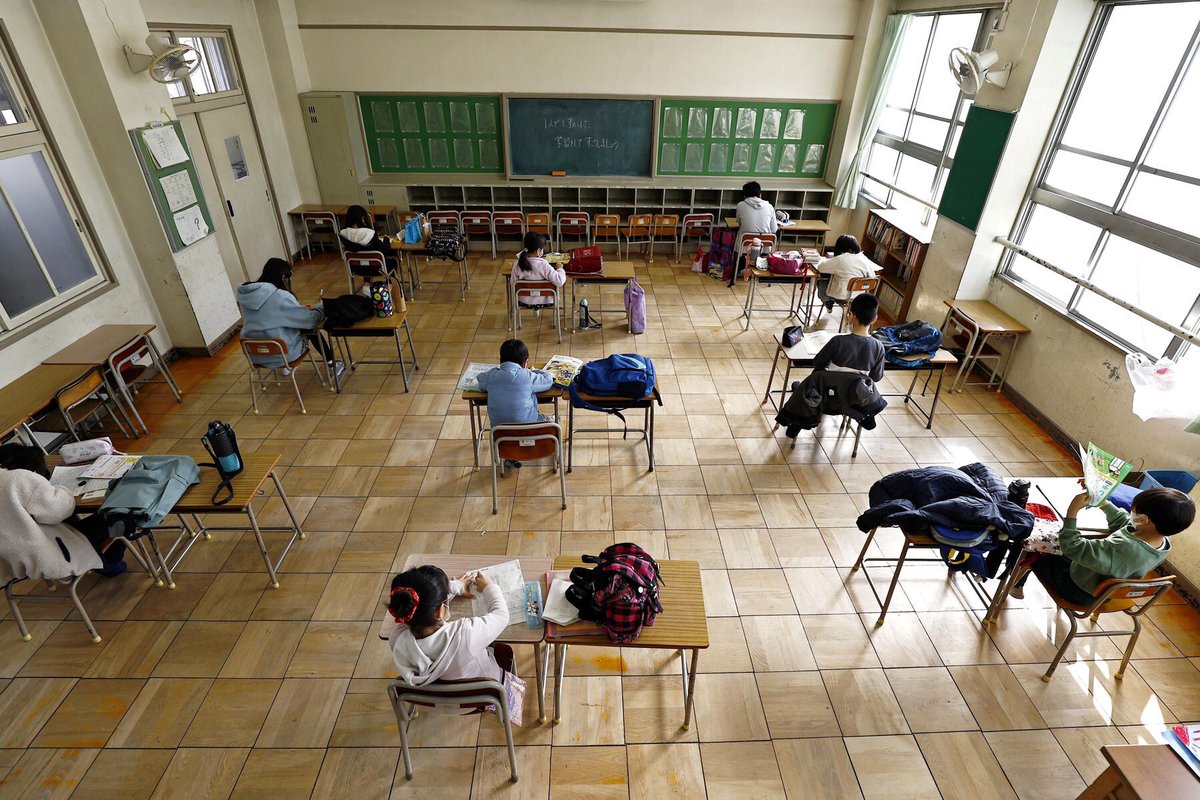 EddyVasquezWao's tweet photo. Así estudian los chiquillos en Wuham; como será nuestra nueva normalidad? https://t.co/iTQUu63F5U