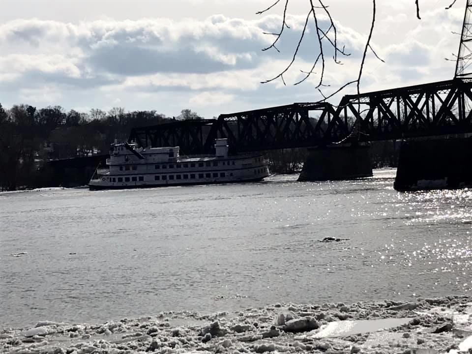 krissycanova's tweet photo. I may have “retired” from the news biz, but I’m so happy to share that our @WTEN AM team won a regional Edward R. Murrow Award for our breaking news coverage of “Havoc on the Hudson” in 2019. 🎥 📺 
Be grateful for the crazy days. They make you better &amp; make you who you are. 💕🙂 https://t.co/H6KKtT59Bp