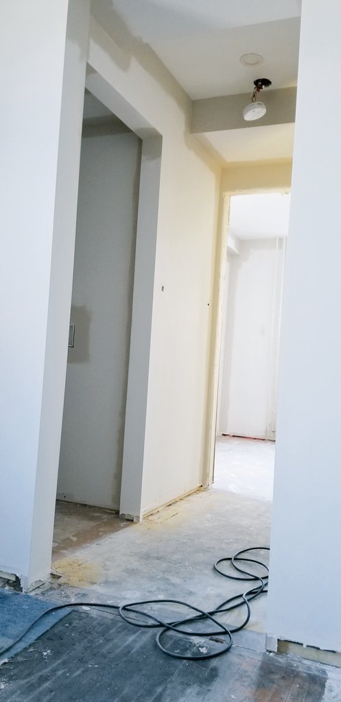 HillsideMike's tweet photo. Finally finished cutting in the back half of unit-3. Now I just have to keep it between the lines! #ScottStReno #FutureRental #Orillia #DowntownOrillia #welcomehome https://t.co/CXWii4BDFZ