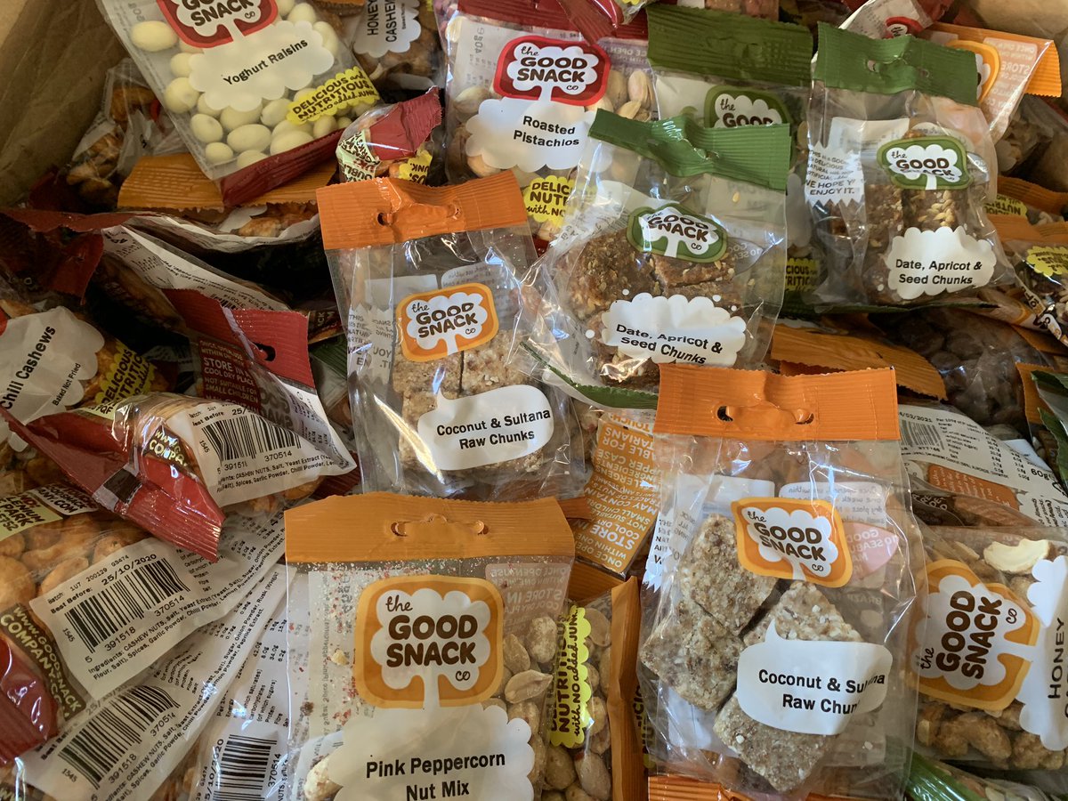 GoodSnackCo's tweet image. Snacks snacks snacks. Which is your favorite? We’re getting ready to do the Football Action (footballaction.org) run this weekend #twopointsixchallenge. We’ll be fueling up with these babies. Recipe for the raw chunks coming soon.