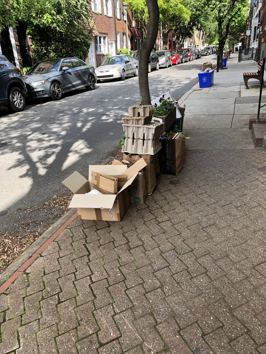 jenmansfield's tweet photo. @PhilaStreets still waiting on recycling pick up on 2000 block of Rittenhouse Square Street. Thank you. https://t.co/r1rUINUOq7