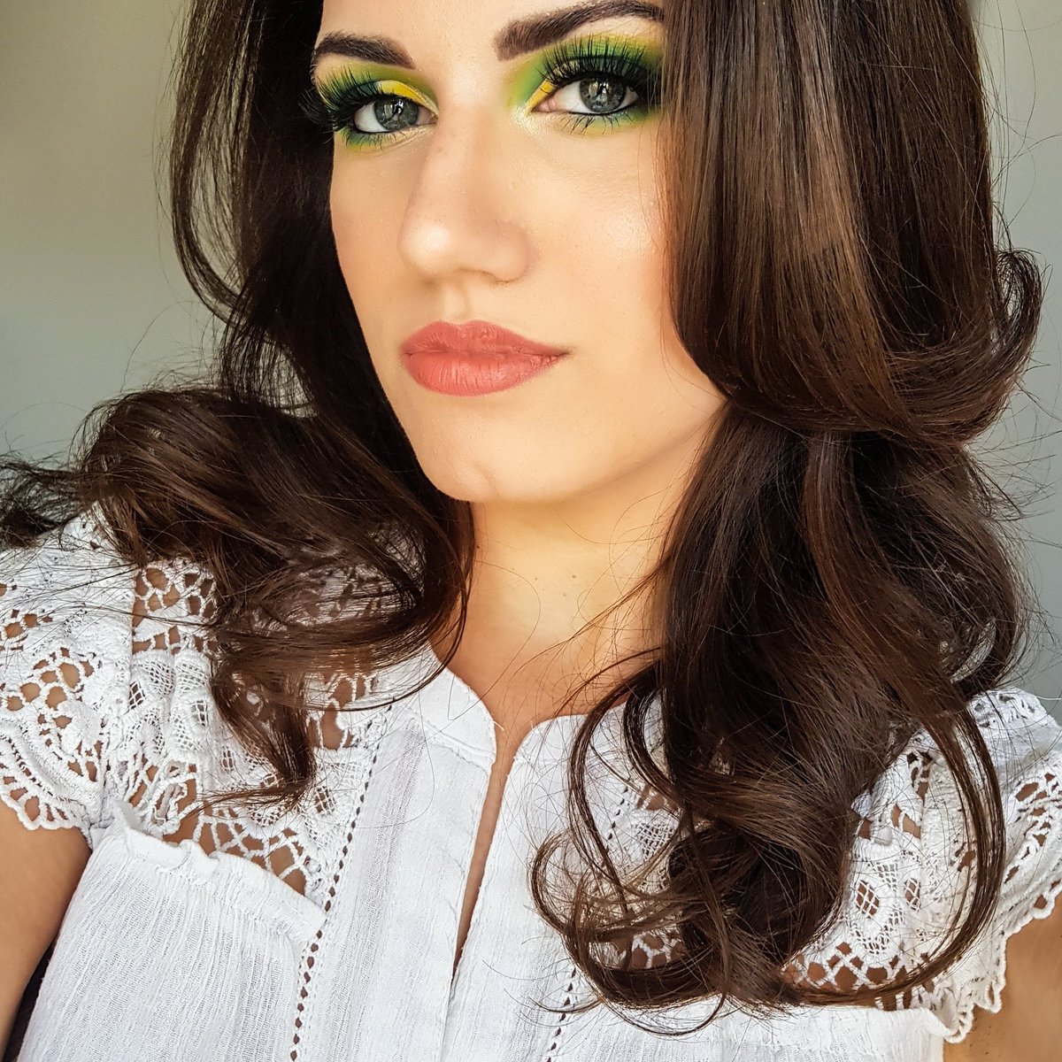 ShadowsAndLigh5's tweet photo. Tropical vibes 💛💚

I swear I was going for a natural look 😋

Follow @ shadowsandlightbeauty on IG! ❤

#morphebabe #blendtherules #100daysofmakeup #daretocreate #makeupoftheday #amazingmakeup #dramaticmakeup #norvina #morphe #anastasiabeverlyhills #abhbrows #eyelook #cutcrease https://t.co/LWVlsjKjSK