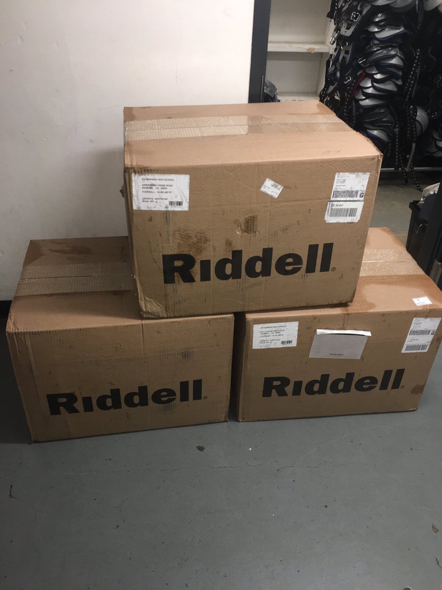 WeNotMeFootball's tweet photo. Nothing better then the Black &amp; Gold. New helmets arrived today. Thanks @RiddellSports for taking care of EHS football. #WENOTME. https://t.co/EgKArgnOdp
