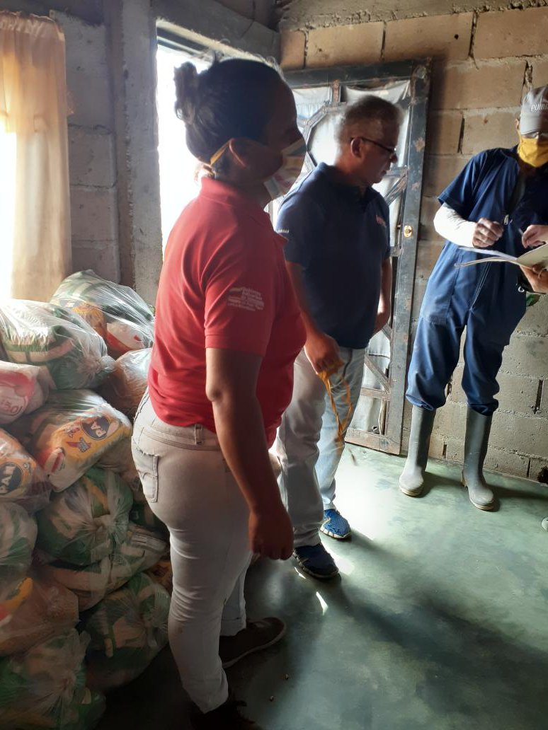 yuberlinn1391's tweet photo. #SomosCLAP | 170 Familias del municipio #Michelena, recibieron sus bolsas de alimentos #CLAP #BocaDeMonte, como se ha venido garantizado constantemente. ¡Alimentación segura para nuestro pueblo!
@FreddyBernal
@BermudezJoseA
@PSUVElyPernia
#VenezuelaBellaEnRevolución https://t.co/9FJJKO9lZ7