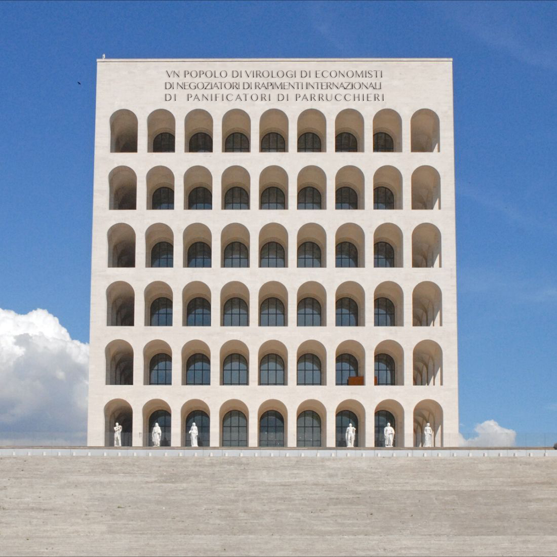 FraRomani23's tweet photo. Vn popolo di #virologi di #economisti di #negoziatori di rapimenti internazionali di #panificatori di #parrucchieri.
Vn popolo di #professionisti. Da divano. 
#COVID19 #pandemia #quarantena #andratuttobene #lievitodibirra #SilviaRomanoLibera https://t.co/gdHRkV4WRB