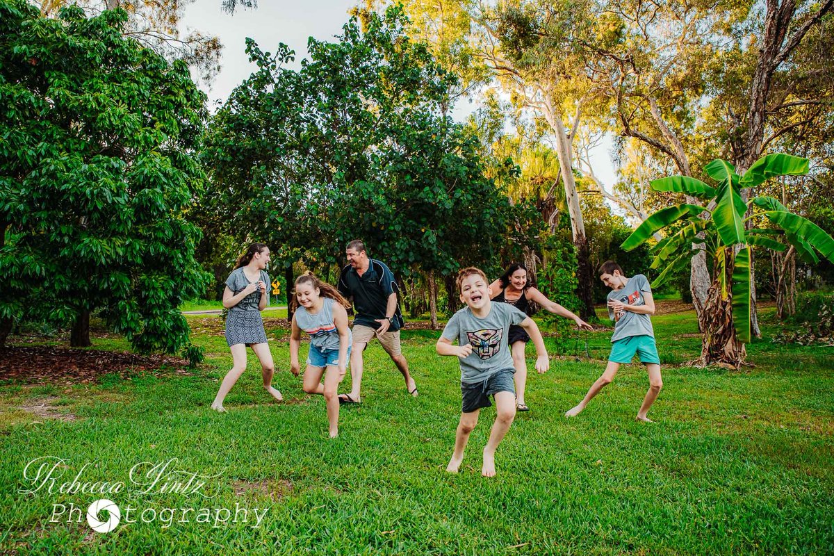 Photography_RL's tweet photo. “Family ties mean that no matter how much you might want to run from your family, you can’t.”
#Townsville #photographer #family #photography #queensland #cungualla https://t.co/JpiZqyCmz3