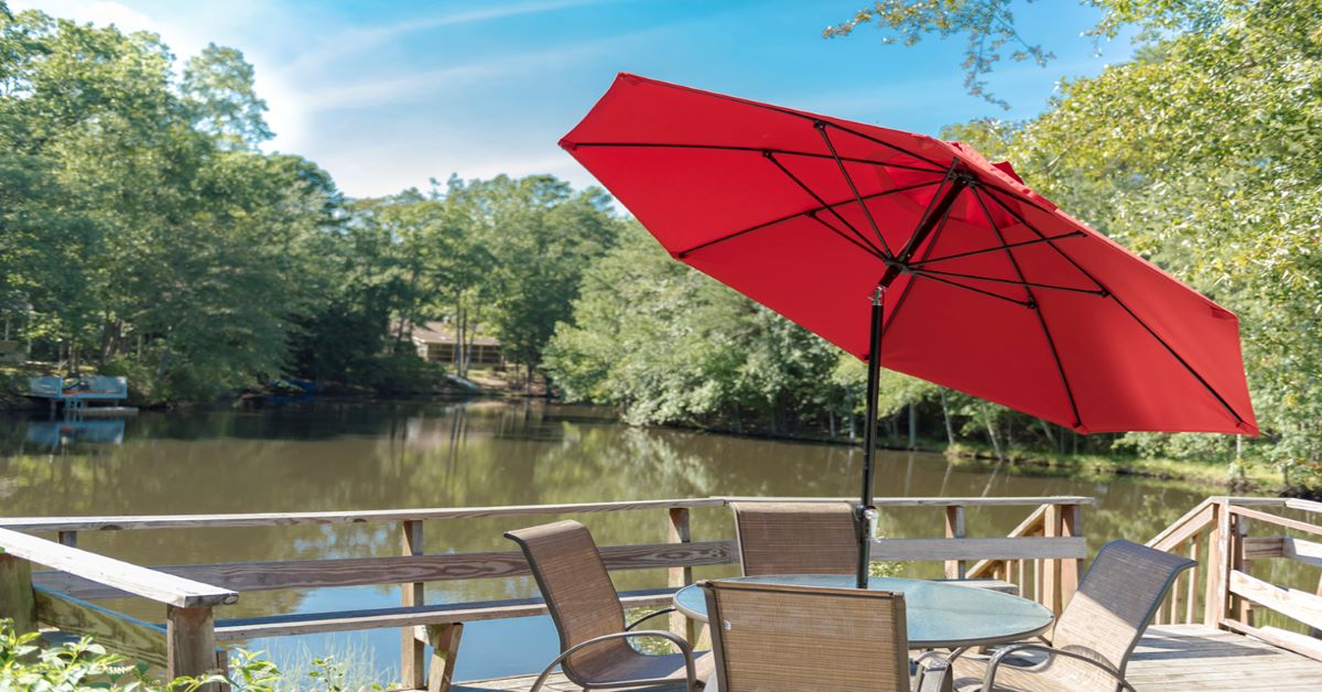FrankfordShade's tweet photo. Life is better at the lake under a #Frankford umbrella. 🌤️🌳
☂️: Monterey Fiberglass Market Umbrella
#FrankfordShade #exceptionalshade #backyard #outdoordesign #outdoorliving #patiolife #designer #homedesign #lakehouse #marketumbrellas #cranklift #autotilt #lake #views https://t.co/enCh0dJfe5