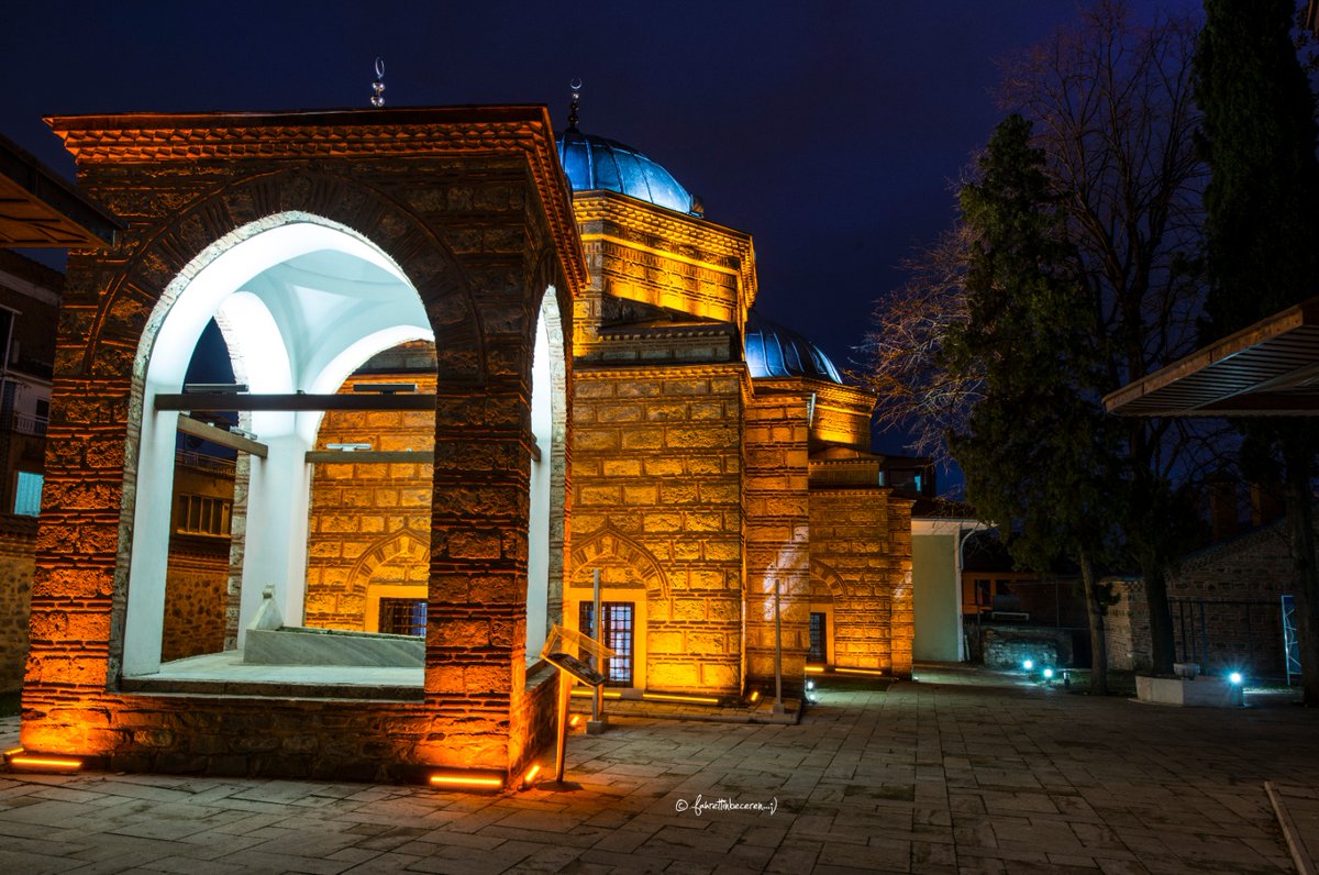 mehmetessen's tweet photo. Ebe Gülbahar Hatun Türbesi / Muradiye

Fatih Sultan Mehmet'in ebesi olan ve doğum müjdesini II. Murad'a iletip, Padişahın dile benden ne dilersen iltifatı şahaneleri karşısında, Gülbahar Hatun:
-"Sultanım ben ne dilersem, sizin bunu gerçekleştirmeye gücünüz yeter.
👇👇👇 https://t.co/4HwjiBqQo0