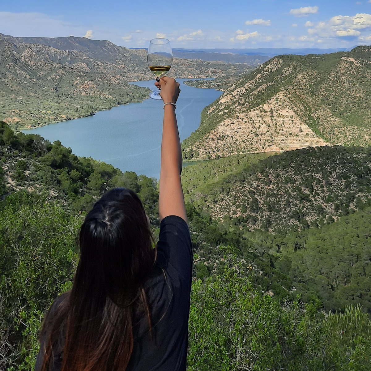 Som paisatge, som Garnatxa Blanca i som moments inoblidables. Som Terra Alta, gaudeix-la! Salut 🍷
viorigen.com
.
Somos paisaje, somos Garnacha Blanca y somos momentos únicos. Somos #TerraAlta, disfrútala! Salud 🍷
viorigen.com
