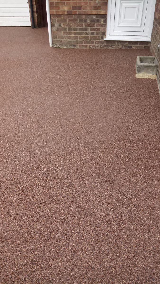 LevelBuilding's tweet photo. Nice 38 square metre resin drive completed today.. #customerveryhappy https://t.co/kaWAFBWTu7