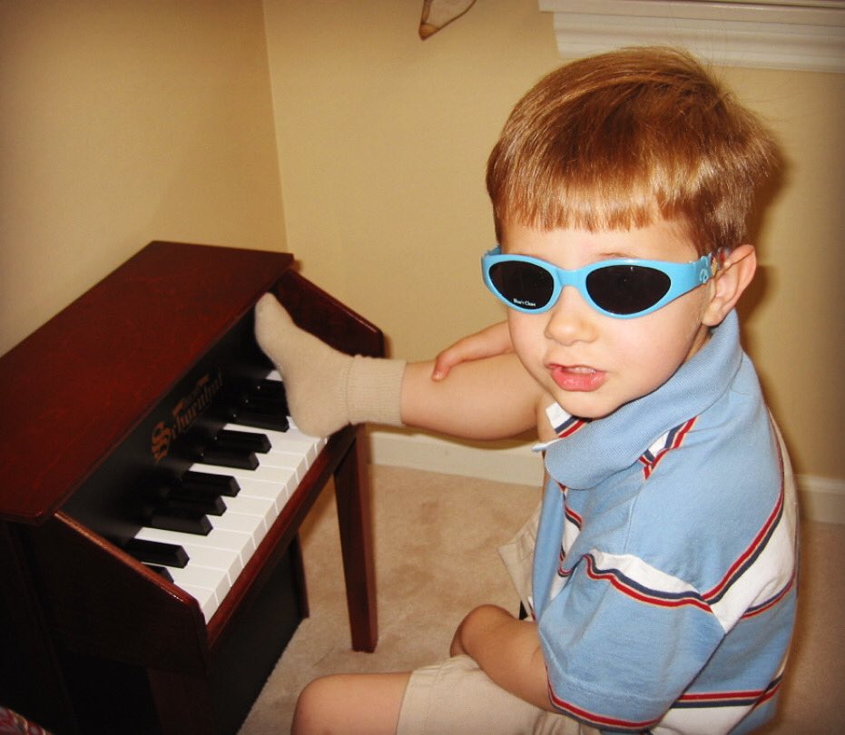 johnpaciga's tweet photo. New music video dropping on Thursday. Yes those are Blue’s Clues shades. Still my best purchase ever. #ThrowbackTuesday #piano #bighitsong https://t.co/ib70ST9Kuc