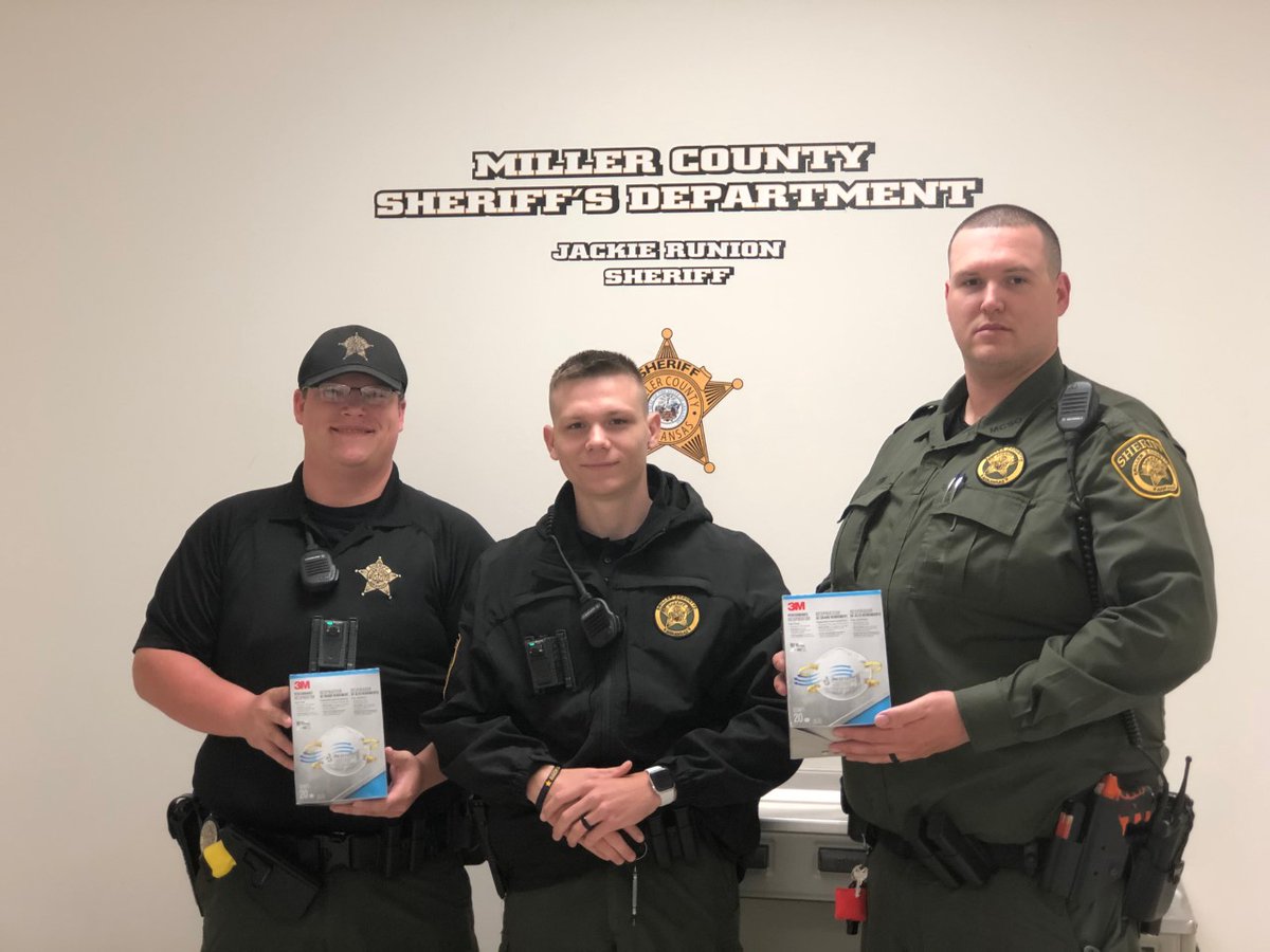 Arkansas Sheriffs' Association Director Scott Bradley and Executive Assistant Kim Bradley made a mask delivery to Miller County late yesterday afternoon. The masks were donated to county sheriffs and jails by @AGRutledge. #ARcounties #arnews