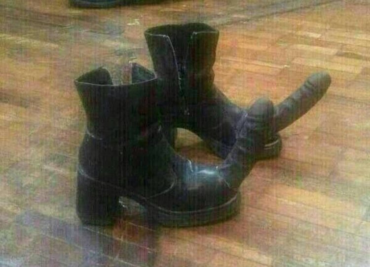 Juancho7307's tweet photo. @Henrry100000 @DavilaAurelio @Enriketango @CazaTarrineros CON ESTAS BOTAS LE PATEO EL CULO EL TURCO AL AURELIO POR ESO EL ODIO YA QUE NO LE DIO MÁS PATADITAS https://t.co/9dN7ogAx9P