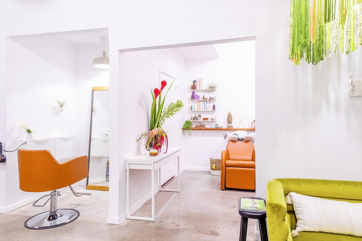 REPOST From <a href="/minervabeauty/">Minerva Beauty</a> - Really happy to see @salon_1150atx and @amy_hovis being showcased!

Original: instagram.com/p/CAGeX9Ng_xI/
Beautiful spaces inspire beautiful creations, and @salon_1150atx in Austin, TX definitely has us feeling inspired! 🧡🌿✨
Design/Buildout: @amy_hovis