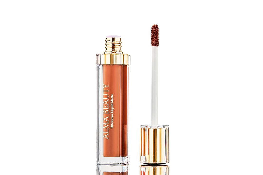 almabeautyco's tweet photo. N'est elle pas M A G N I F I Q U E avec son lipstick CASABLANCA by Alma Beauty Co 😍🧡‼
•
•
#almabeautydakar #almabeautycosmetics #StopConfinement #makeupadicct #lipstick #almabeautyco #almabeautydolls https://t.co/o7vEOfYRGz