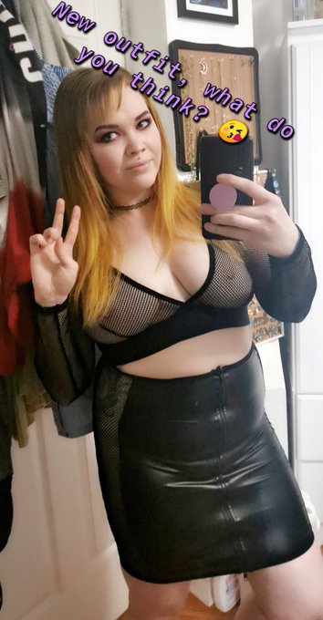 I'm available right now for custom content requests or live sessions!  Specials for fans! $10/5 custom<a href="/tag/mvsales"class="tags"><span>#mvsales</span></a>