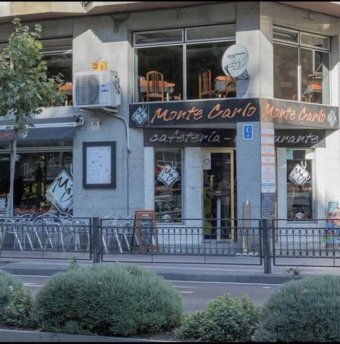 lydiape13's tweet photo. Confío en ti twitter. 
Mi tío tiene un restaurante en Paseo Carmelitas, Salamanca. 
Se llama Montercarlo, sirve menú y raciones a domicilio o recoger. También sirve cafés y pinchos. 
La crisis del covid no esta siendo fácil, agradecería difusión. 
RT 🙏🏼 https://t.co/qszKpQO3Vz