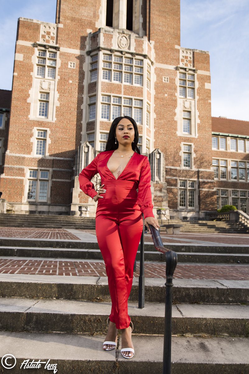 denicialofton_'s tweet photo. I don’t look like what I’ve been through. That’s my biggest flex🎓
•
•
- Denicia Lofton (future) M.D.
#utk2020 #vfl 🍊#southerngrad20 https://t.co/Ozig5HlP7u