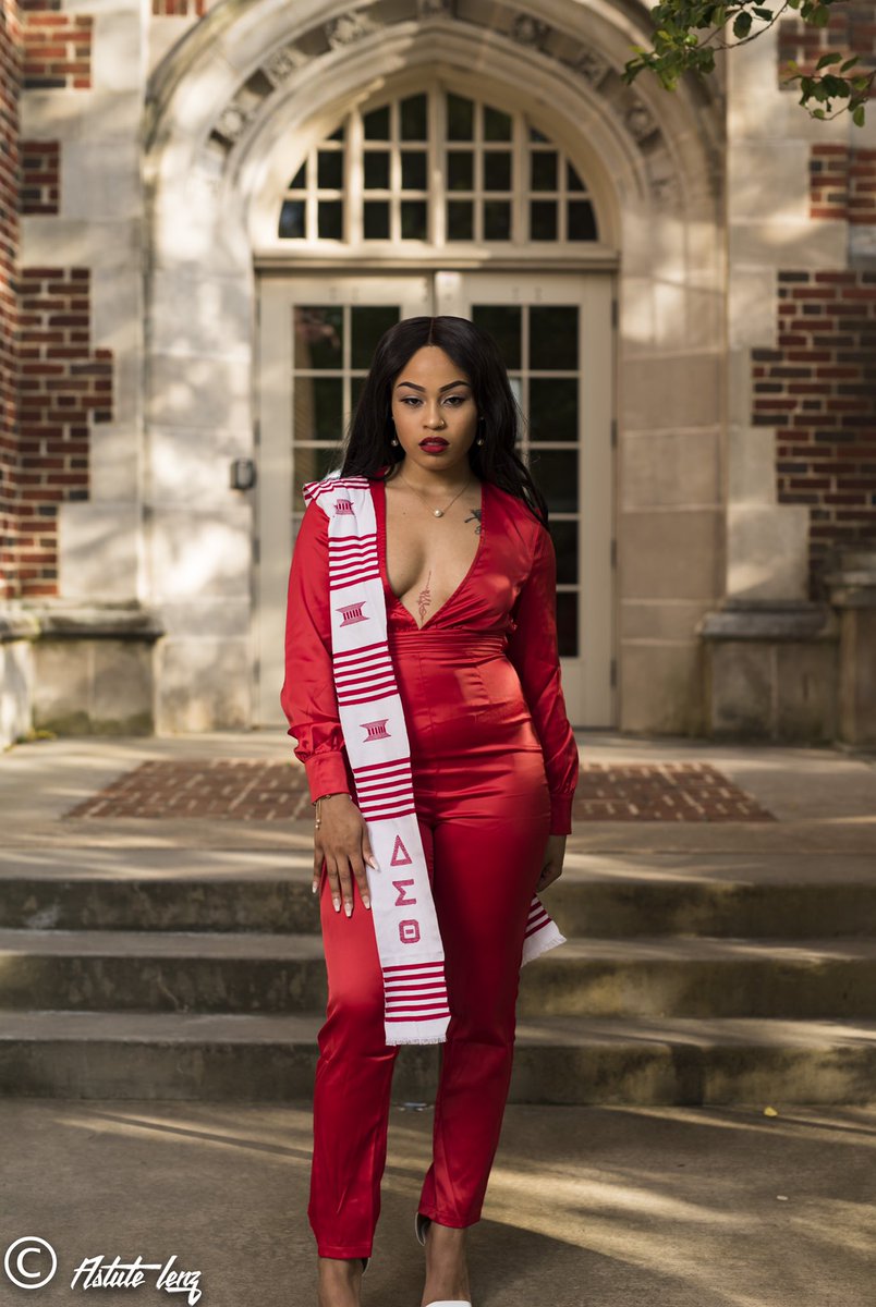 denicialofton_'s tweet photo. I don’t look like what I’ve been through. That’s my biggest flex🎓
•
•
- Denicia Lofton (future) M.D.
#utk2020 #vfl 🍊#southerngrad20 https://t.co/Ozig5HlP7u