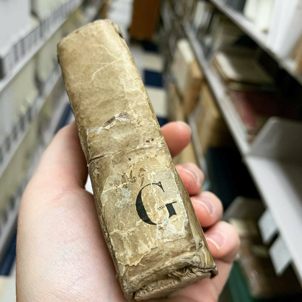 HornbakeLibrary's tweet photo. Today’s #typetuesday #bookspine surprise is brought to you by the letter G!
Printed in France in 1636 and bound in #vellum, this #rarebook is waiting to be catalogued in #hornbakelibrary when we return!
#rarebooks #typography #17thcentury #oldbooks #umdspecialcollections … https://t.co/TfVwPgDee7